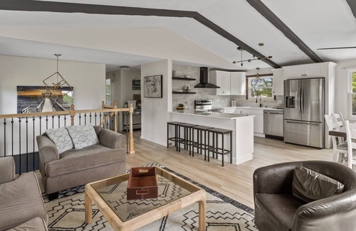 Matunuck House | Large Beach House near Matunck Beach, South Kingstown. Short walk to the beach.