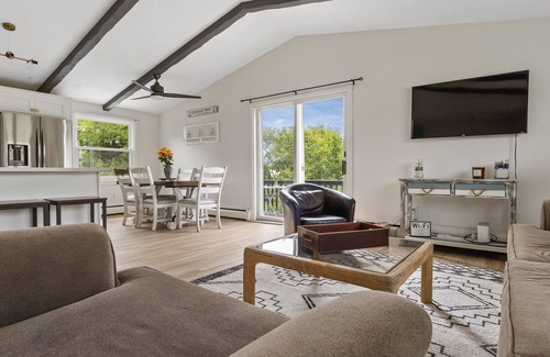 Matunuck House | Large Beach House near Matunck Beach, South Kingstown. Short walk to the beach.
