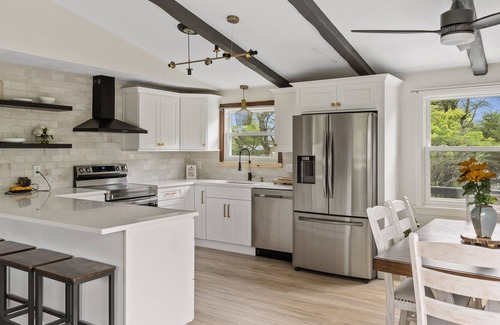 Matunuck House | Large Beach House near Matunck Beach, South Kingstown. Short walk to the beach.