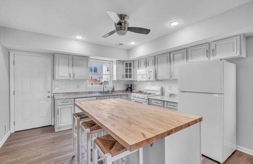 Keansburg House | Large Beach House &Front WaterPark
