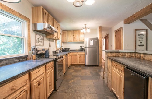 Gnaw Bone Cabin | Large, beautiful Cabin near Story Indiana