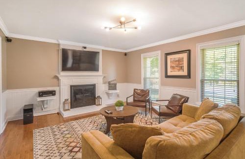 Charlotte Apartment | Large Beautiful Home sleeps 16+