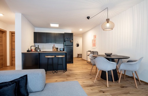 Runhof Apartment | Large boutique family apt 10 mins from Sölden - sunny terrace & Mountain Views