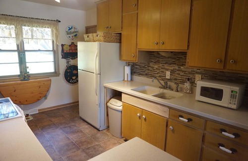 West Des Moines House | Large Brick Ranch Home with a 3 BR Option to Rent on Quiet, Private, Deadend St.