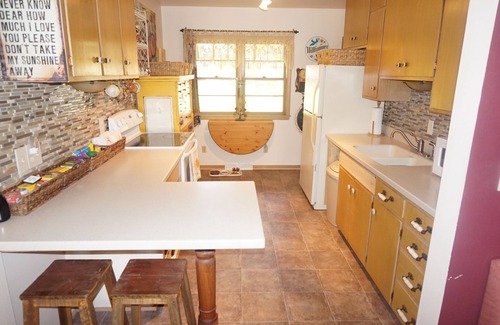 West Des Moines House | Large Brick Ranch Home with a 3 BR Option to Rent on Quiet, Private, Deadend St.