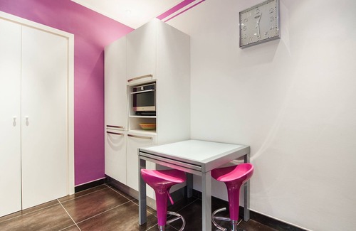 Alpes-Maritimes Apartment | LARGE BRIGHT 2-ROOM APARTMENT 50 M FROM THE BEACH IN THE TOWN CENTER