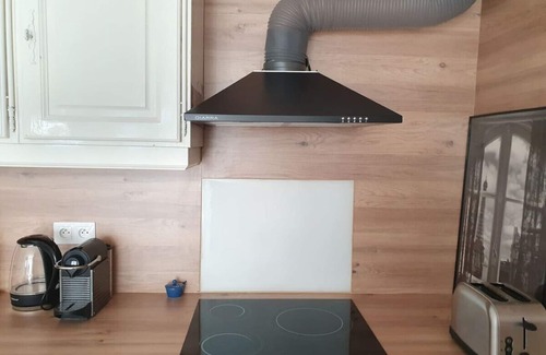 Fontenay-le-Fleury Apartment | large, bright studio for 4 people