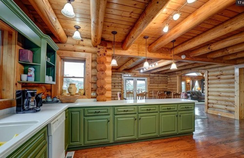 Kodak Cabin | Large Cabin at Exit 407 - lots of parking
