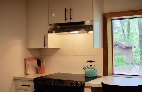 Alberni-Clayoquot Cabin | Large cabin on rural farm. Private, relaxing, close to Stamp Falls Park.