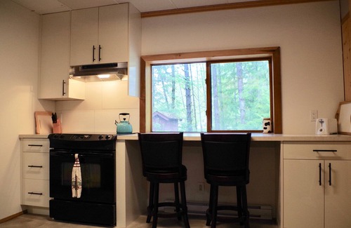 Alberni-Clayoquot Cabin | Large cabin on rural farm. Private, relaxing, close to Stamp Falls Park.