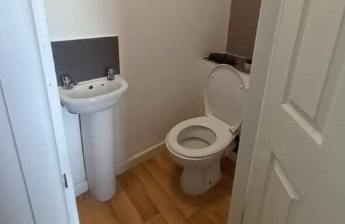 Stoke-on-Trent Apartment | Large Central 3 BR House