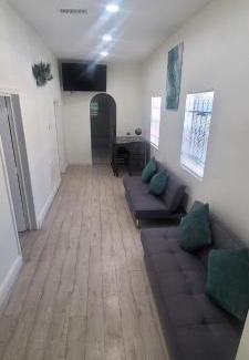 Sports Complex House | Large, Central, Lovely & Cozy 4bed/2bath - House by Everbank Stadium JACKSONVILLE