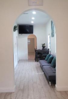 Sports Complex House | Large, Central, Lovely & Cozy 4bed/2bath - House by Everbank Stadium JACKSONVILLE