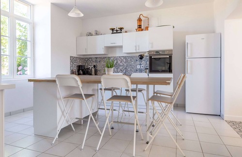 Plomeur House | Large & Charming house/5 mins from beach/6 Bedrooms