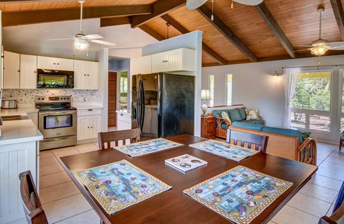 Keaau House | Large comfy house big enough for 2 families next to ocean on Kaloli point