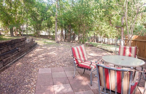 Elmhurst Heights Condo | Large Condo near downtown