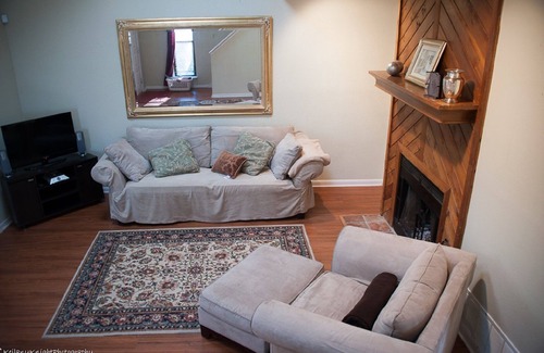 Elmhurst Heights Condo | Large Condo near downtown