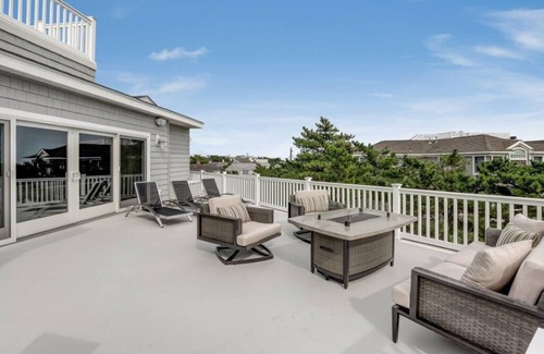 Beach Haven Park House | Large Contemporary Beach House near the ocean.
