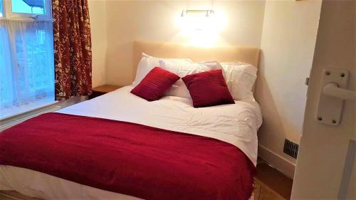 Andover House | Large Cosy House Ideal for Corporate Lets