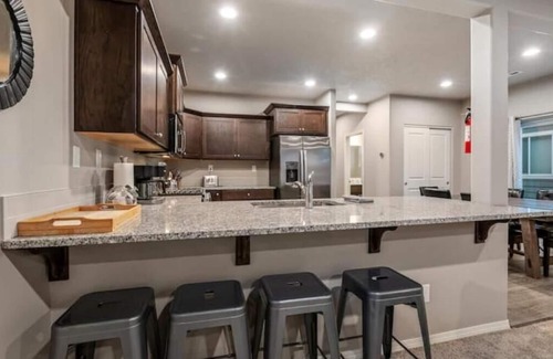 Ponderay Cottage | Large Cottage Near Downtown, Beach & Skiing #130