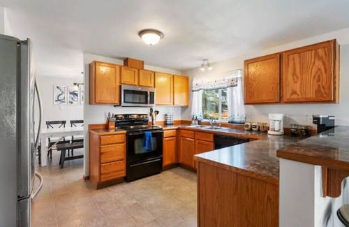 Westport Cottage | Large cottage on corner lot w/fenced yard. Central location. Kid & Pet friendly