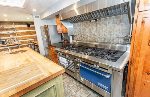 Elora Cottage | Large cottage with Water front, Heated Pool, sauna, 4 family rooms