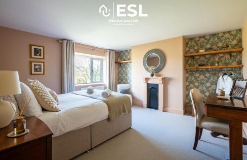 Shelve House | Large Country Farmhouse, Shropshire Hills View, with Hot Tub