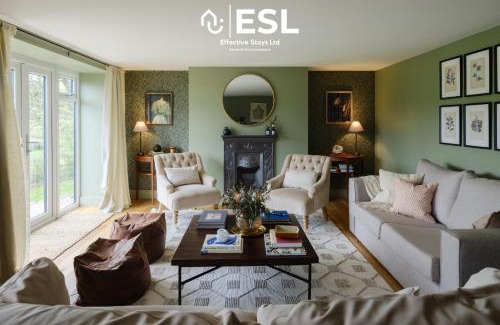 Shelve House | Large Country Farmhouse, Shropshire Hills View, with Hot Tub