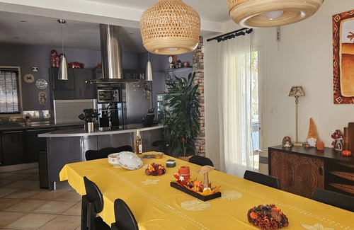 Ollioules Villa | Large country house with swimming pool, SPA, terrace, garden, WIFI access 5 min from Sanary