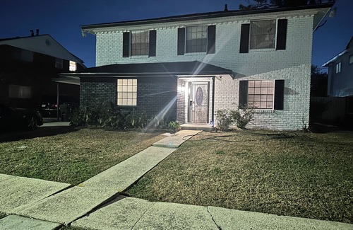 Algiers House | Large & Cozy 4-Bedroom w/Parking - One Exit to French Quarter & Downtown NOLA