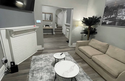 Olde Towne East House | Large Cozy,Chic Comfortable 3 BR in a two Story townhouse, WiFi, TVs, work desks