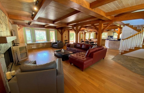 Mariposa House | Large cozy mountain retreat outside Yosemite in Mariposa. Very quiet & private.