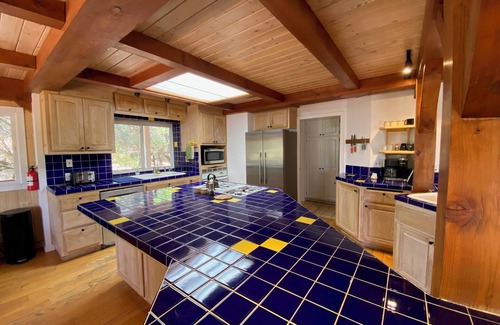 Mariposa House | Large cozy mountain retreat outside Yosemite in Mariposa. Very quiet & private.