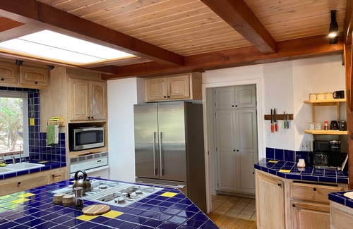 Mariposa House | Large cozy mountain retreat outside Yosemite in Mariposa. Very quiet & private.