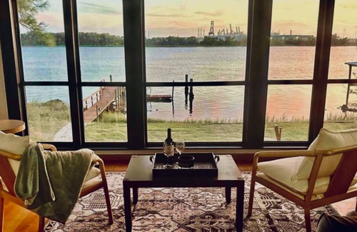 Northside House | 🐬LARGE DESIGNER COASTAL HOME DOCK,DOLPHINS,fishing 🐚 LONG Corporate Rentals,PETS