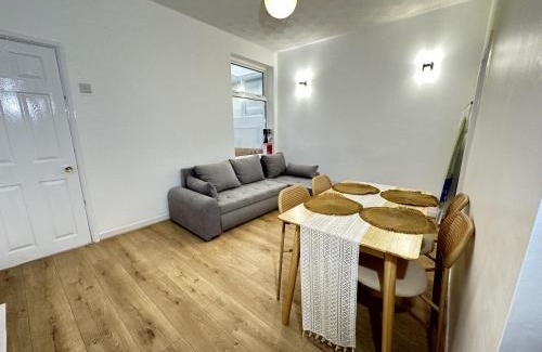 Portsmouth House | Large double room in Portsmouth - Mayhall Rd