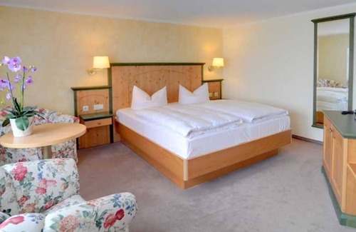 Neuensien Apartment | large double room with lake view I - holiday rooms and apartments with lake view