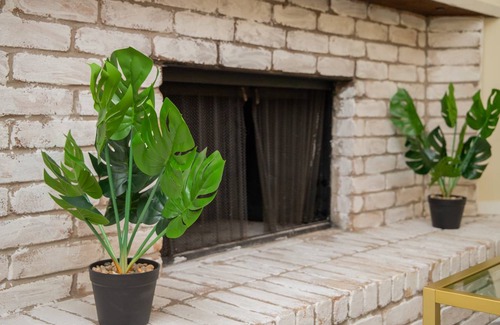Lancaster House | Large, easy access single story 3 bed home, 15mins downtown Dallas