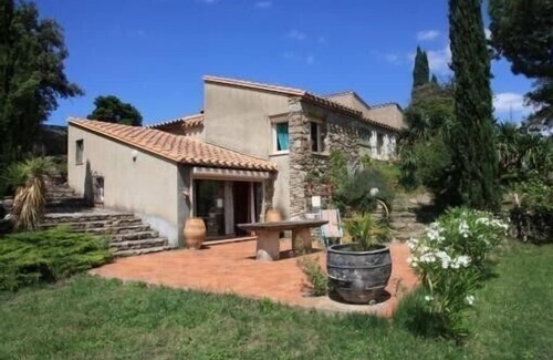 Ceret Apartment | Large F2 Plein Sud quiet environment 5 Km from CERET 66400 Altitude 450 M.
