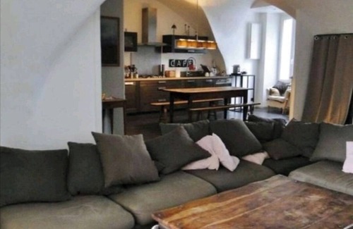 Villeneuve-de-Berg House | Large family home (260m2) with swimming pool