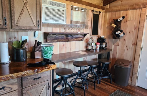 Bates County Cabin | Large Family Cabin at Lakeview by Sue