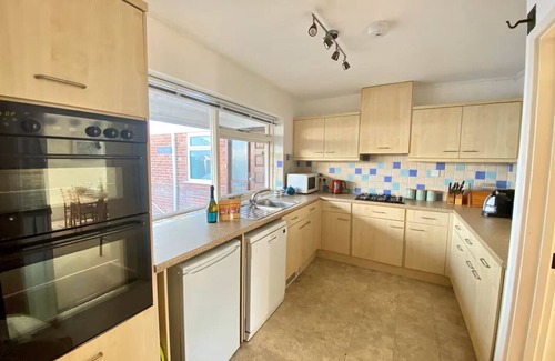 Porthcawl House | Large Family Coastal Retreat - Panoramic Views of Rest Bay, Porthcawl.