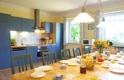 Wittenbeck Apartment | Large family-friendly apartment in a stylish country villa (1923) m. garden