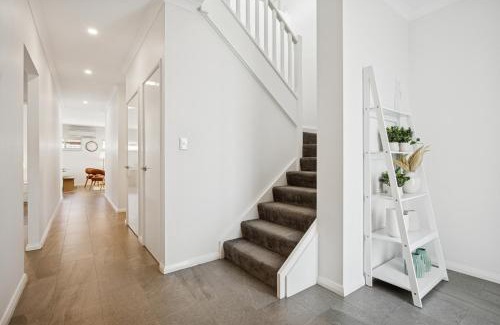 East Victoria Park House | Large Family Home, Albany Hwy, Close To City