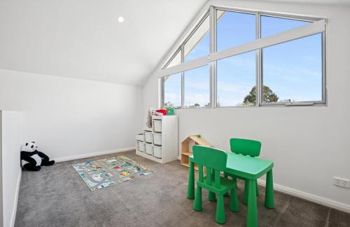 East Victoria Park House | Large Family Home, Albany Hwy, Close To City