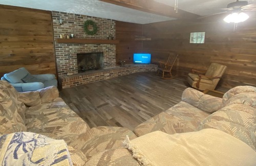 Newington House | Large Family Home on the Savannah River - Grill, Pool Table, Fire pit, and Indoo