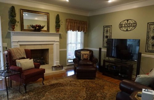 Johnson City House | Large family home with all the bells and whistles!
