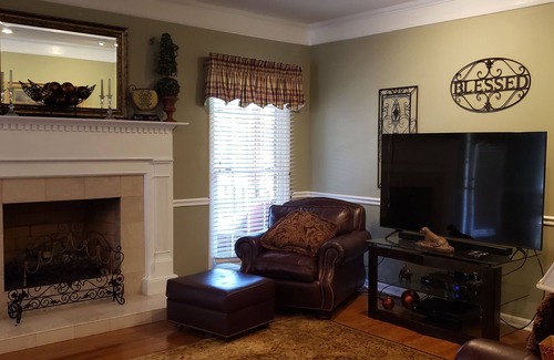 Johnson City House | Large family home with all the bells and whistles!