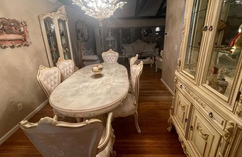 South Valley Stream House | Large Family home! Quick transport to NYC!