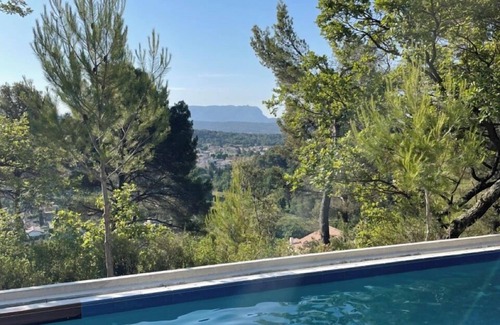 Venelles House | Large family home, view of Sainte Victoire